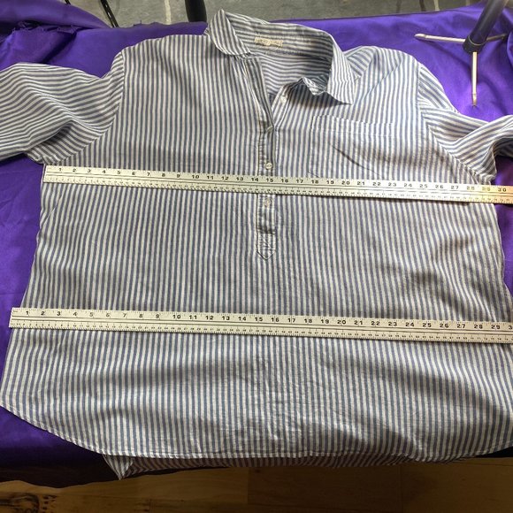 📌Hester & Orchard Classic Striped Button down Blouse with Roll up sleeves - Picture 12 of 16